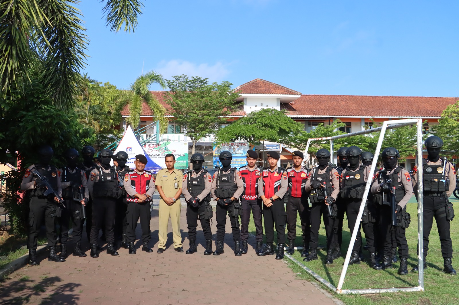 Ciptakan Suasana Tentram Dan Nyaman Pada Saat Kelulusan Sekolah Tingkat Atas Polri Sektor Kawunganten Sambangi Siswa Yang Melakukan Euforia Kelulusan